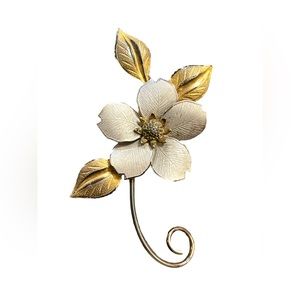 Lovely 1960s Boyd Bond sterling gold wash silver flower ornate lapel brooch